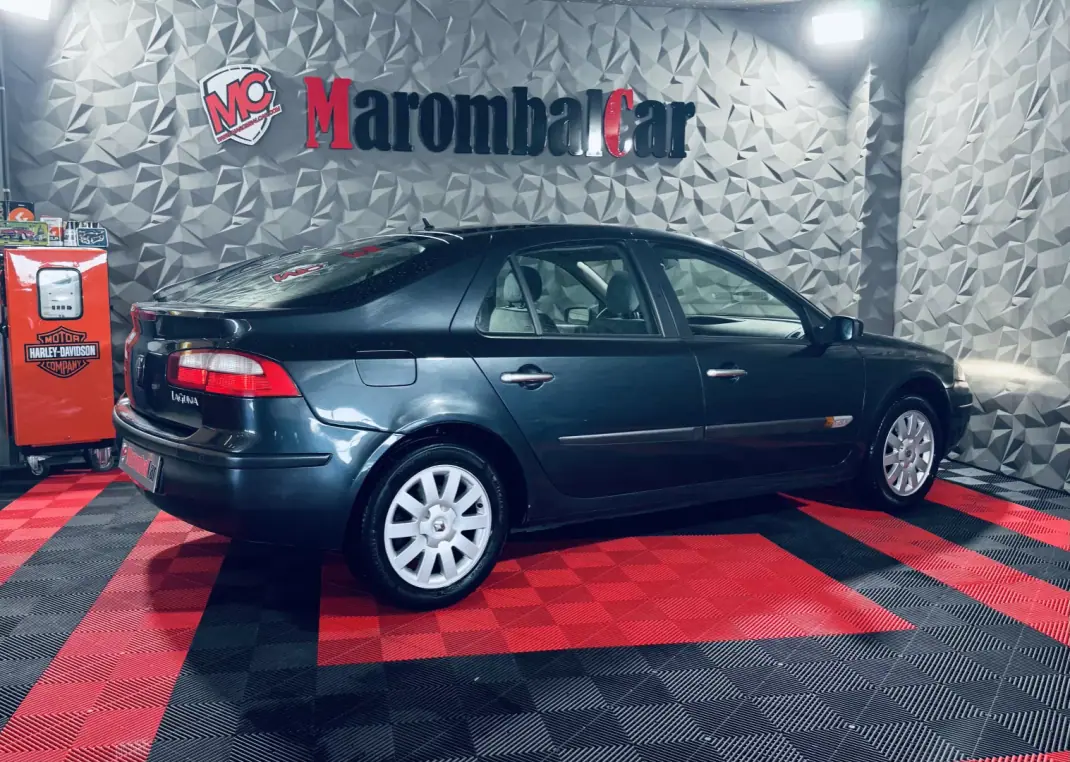 Renault Laguna 2003 - 2990 EUR, 130275 km - AUTO.MOTO.pt - 130275km - foto 2 de 8