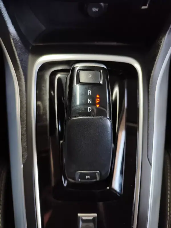 Peugeot 308 SW 2018 - 8950 EUR, 229000 km - AUTO.MOTO.pt - 229000km - foto 34 de 37