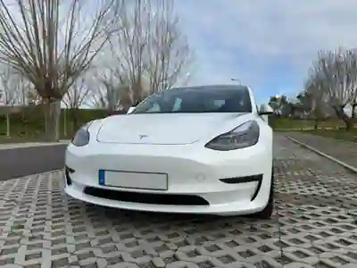 Tesla Model 3 2022 - 33500 EUR, 70000 km - AUTO.MOTO.pt - 70000km - foto 11 de 30