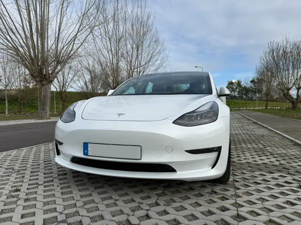 Tesla Model 3 2022 - 33500 EUR, 70000 km - AUTO.MOTO.pt - 70000km - foto 11 de 30