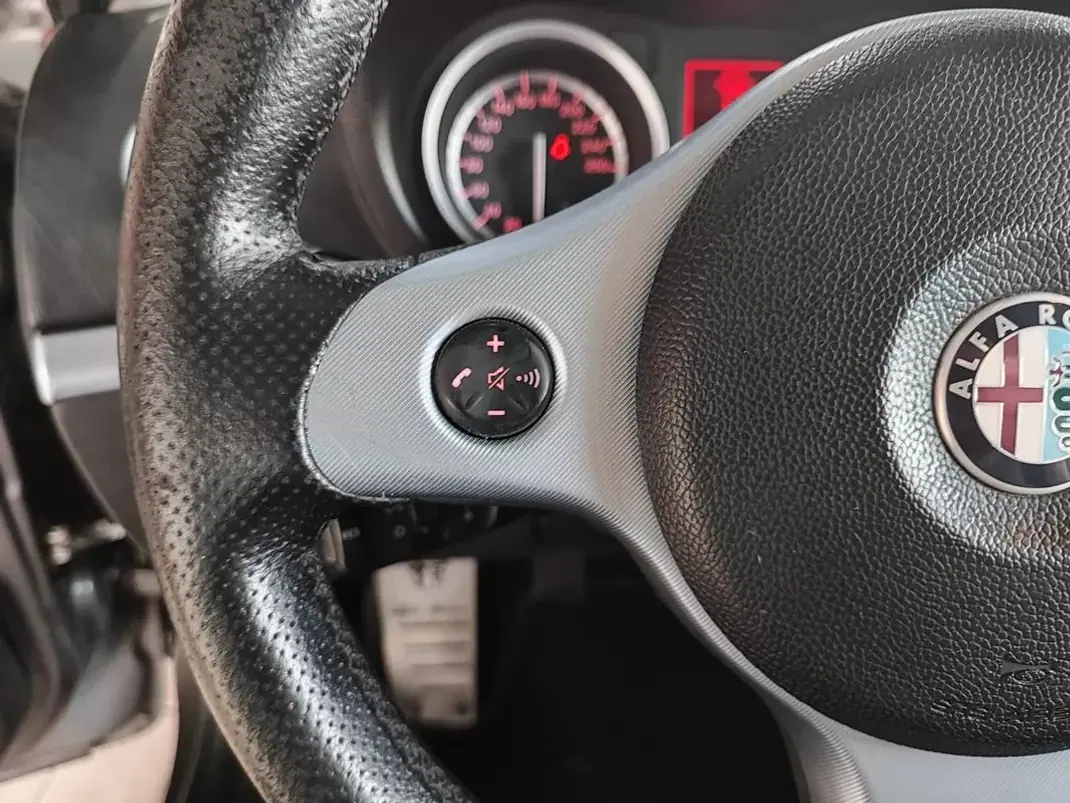 Alfa Romeo 159 Sportwagon 2008 - 7250 EUR, 221050 km - AUTO.MOTO.pt - 221050km - foto 25 de 37