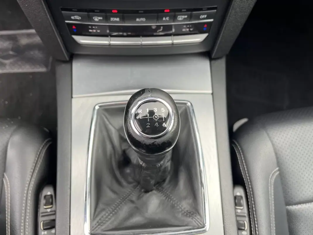 Mercedes-Benz E 250 2010 - 15950 EUR, 324000 km - AUTO.MOTO.pt - 324000km - foto 17 de 28