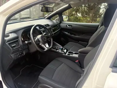 Nissan Leaf 2022 - 16500 EUR, 25113 km - AUTO.MOTO.pt - 25113km - foto 7 de 11