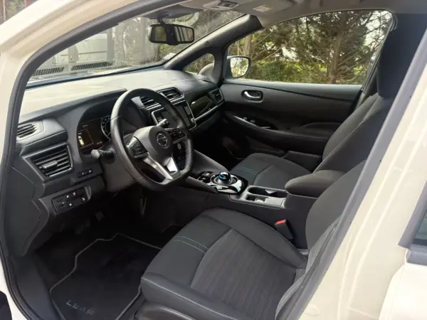 Nissan Leaf 2022 - 16500 EUR, 25113 km - AUTO.MOTO.pt - 25113km - foto 7 de 11