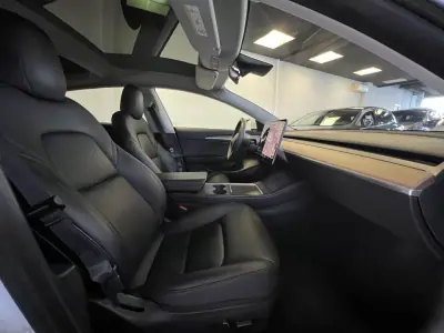 Tesla Model 3 2021 - 31990 EUR, 85000 km - AUTO.MOTO.pt - 85000km - foto 9 de 45