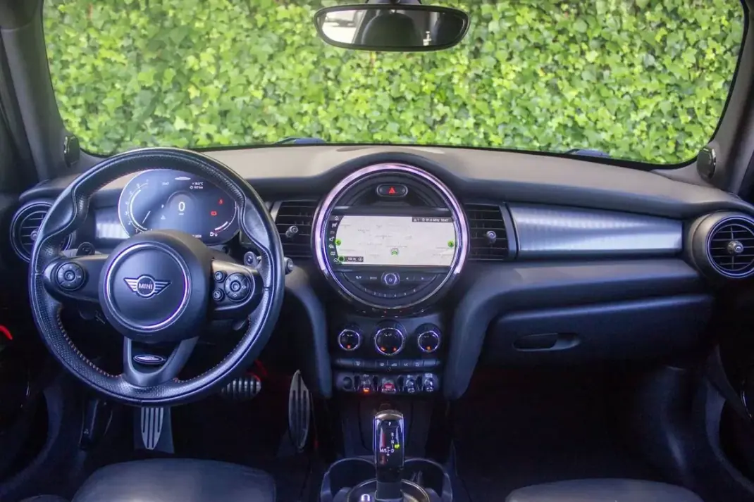 MINI 5 Portas 2019 - 24900 EUR, 105000 km - AUTO.MOTO.pt - 105000km - foto 15 de 17