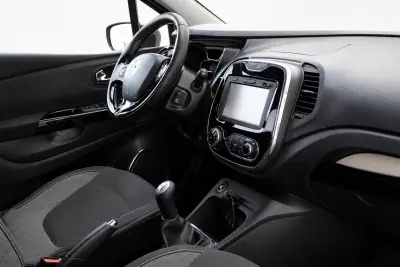 Renault Captur 2015 - 11850 EUR, 76500 km - AUTO.MOTO.pt - 76500km - foto 23 de 24