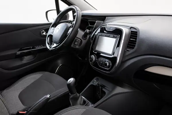 Renault Captur 2015 - 11850 EUR, 76500 km - AUTO.MOTO.pt - 76500km - foto 23 de 24