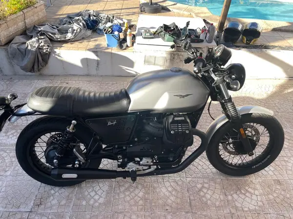 Moto Guzzi V7 III Rough 2018 Petrol
