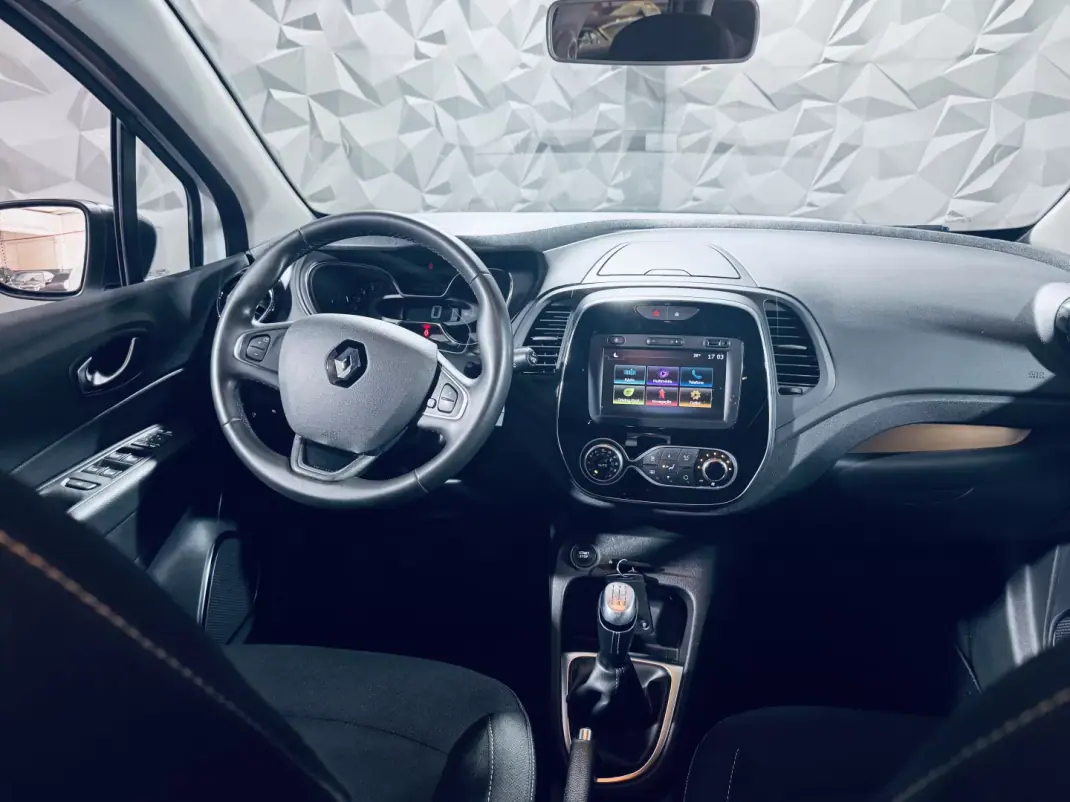 Renault Captur 2019 - 13990 EUR, 52805 km - 52805km - foto 25 de 28