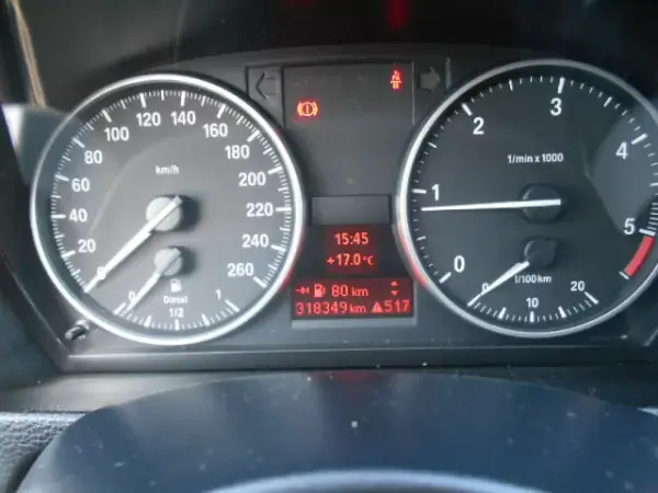 BMW 318 2011 - 9900 EUR, 318349 km - AUTO.MOTO.pt - 318349km - foto 13 de 13
