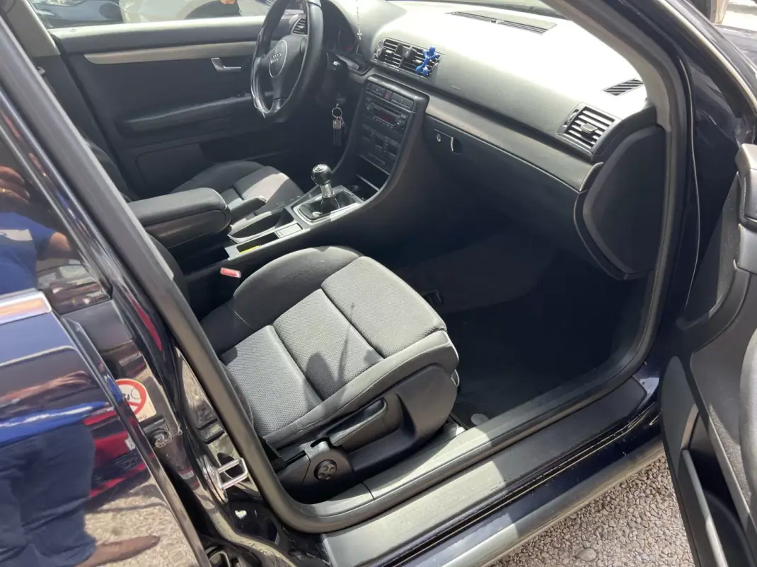 Audi A4 Avant 2002 - 3999 EUR, 323000 km - AUTO.MOTO.pt - 323000km - foto 11 de 12