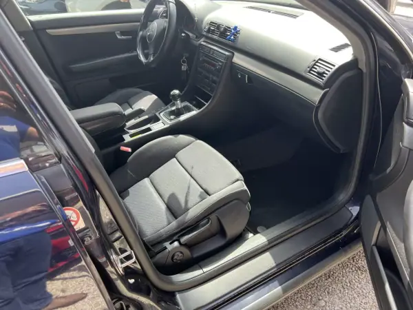 Audi A4 Avant 2002 - 3999 EUR, 323000 km - AUTO.MOTO.pt - 323000km - foto 11 de 12