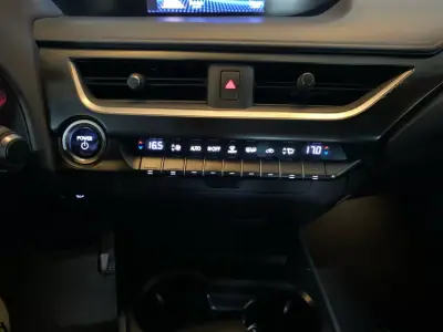Lexus UX 250h 2021 - 22450 EUR, 142000 km - AUTO.MOTO.pt - 142000km - foto 15 de 20