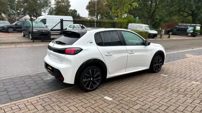 Peugeot e-208 2023 — foto 3 de 11