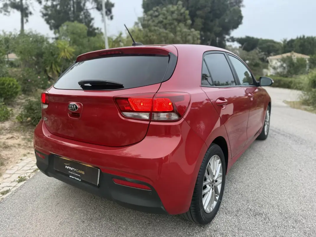 Kia Rio 2018 - 10999 EUR, 90000 km - AUTO.MOTO.pt - 90000km - foto 8 de 15