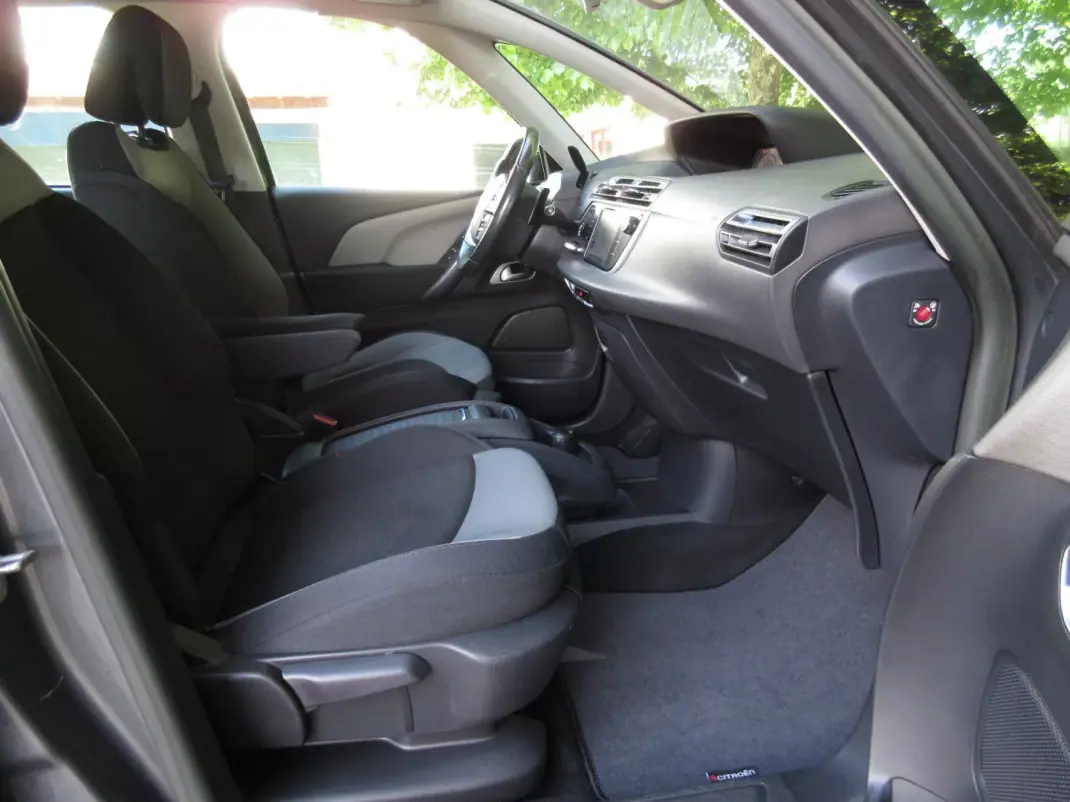 Citroën C4 Grand Picasso 2014 - 11490 EUR, 185000 km - AUTO.MOTO.pt - 185000km - foto 35 de 60