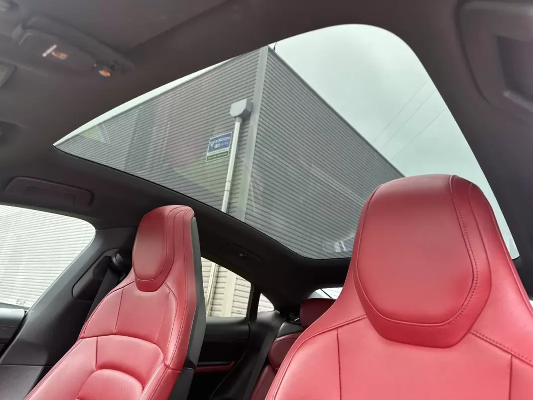 Porsche Taycan 2020 - 49900 EUR, 100000 km - AUTO.MOTO.pt - 100000km - foto 33 de 61