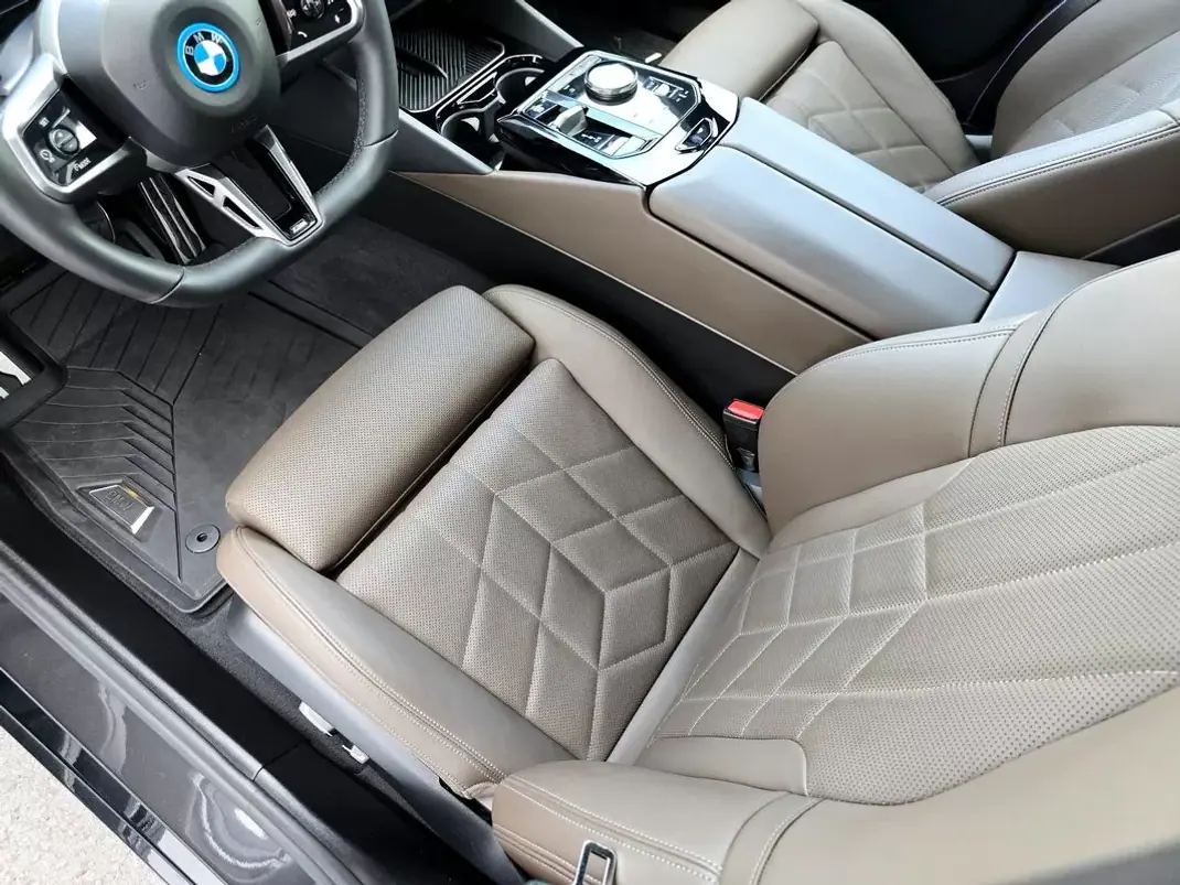 BMW 530e 2024 - 58500 EUR, 48800 km - AUTO.MOTO.pt - 48800km - foto 37 de 46