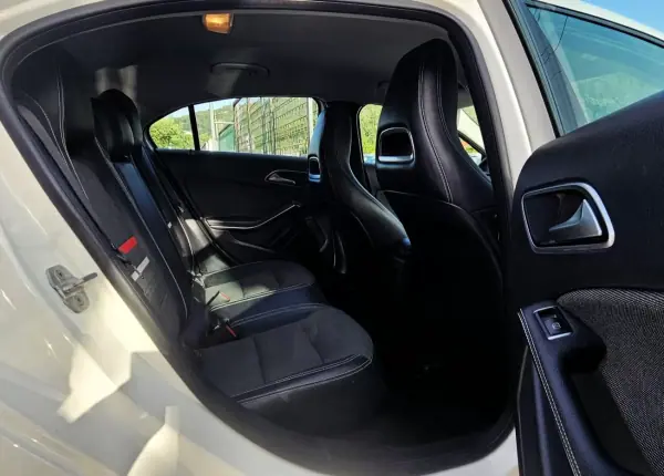 Mercedes-Benz A 160 2015 - 16500 EUR, 137000 km - AUTO.MOTO.pt - 137000km - foto 8 de 24