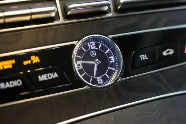 Mercedes-Benz E 220 2018 - 29900 EUR, 230000 km - AUTO.MOTO.pt - 230000km - foto 14 de 32