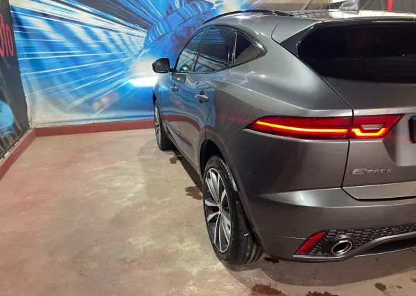Jaguar E-Pace 2018 - 20899 EUR, 129000 km - 129000km - foto 17 de 48
