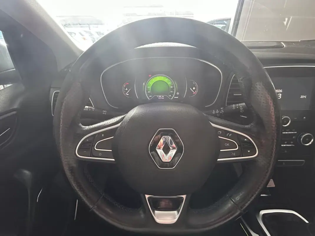 Renault Mégane 2017 - 13950 EUR, 151881 km - AUTO.MOTO.pt - 151881km - foto 10 de 20