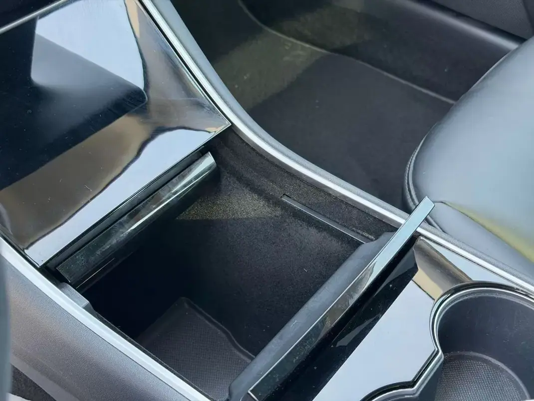 Tesla Model 3 2020 - 21500 EUR, 128300 km - AUTO.MOTO.pt - 128300km - foto 7 de 26