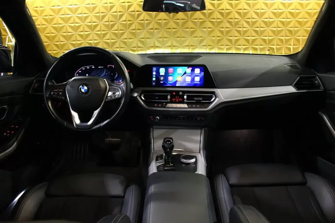 BMW 320 2021 - 26800 EUR, 137000 km - AUTO.MOTO.pt - 137000km - foto 13 de 28