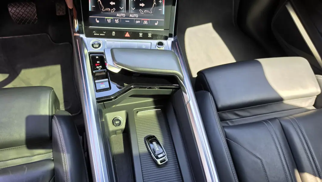 Audi e-tron Sportback 2021 - 43000 EUR, 50774 km - AUTO.MOTO.pt - 50774km - foto 12 de 23