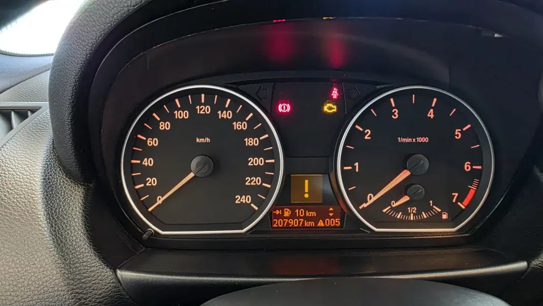BMW 116 2010 - 6900 EUR, 207907 km - AUTO.MOTO.pt - 207907km - foto 42 de 51