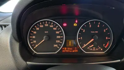 BMW 116 2010 - 6900 EUR, 207907 km - AUTO.MOTO.pt - 207907km - foto 42 de 51