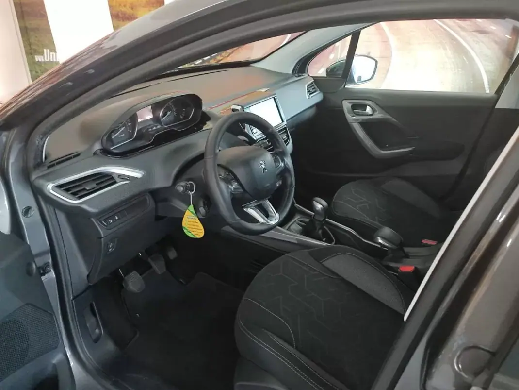 Peugeot 2008 2017 - 14950 EUR, 128000 km - AUTO.MOTO.pt - 128000km - foto 5 de 14