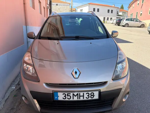 Renault Clio 1.5 dCi 90 FAP Dynamique 2011 Diesel — 212 999 km · Porto Renault Clio 2011