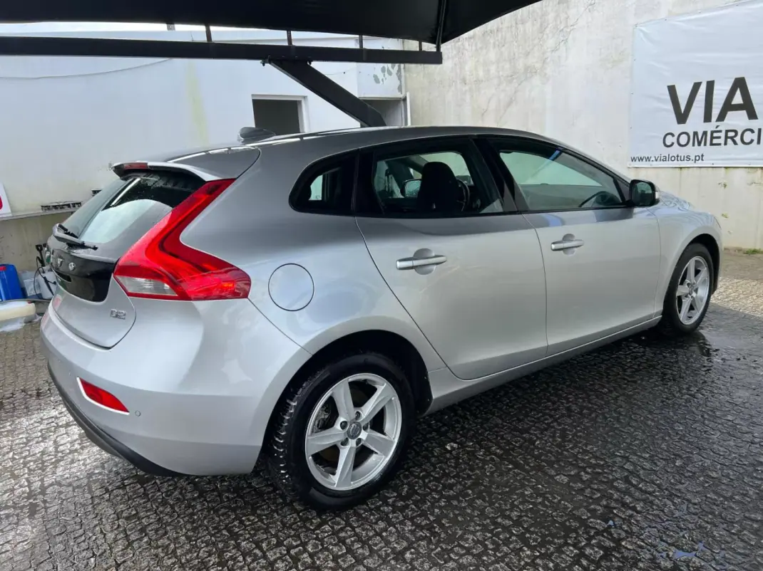 Volvo V40 2015 - 11900 EUR, 174000 km - AUTO.MOTO.pt - 174000km - foto 5 de 6