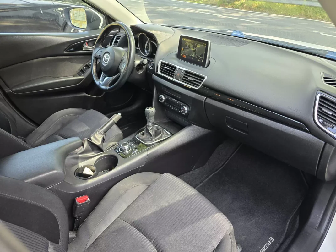 Mazda 3 2017 - 15900 EUR, 113000 km - AUTO.MOTO.pt - 113000km - foto 3 de 7