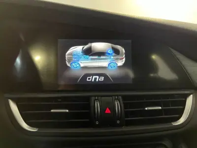 Alfa Romeo Giulia 2016 - 18500 EUR, 153000 km - AUTO.MOTO.pt - 153000km - foto 28 de 35