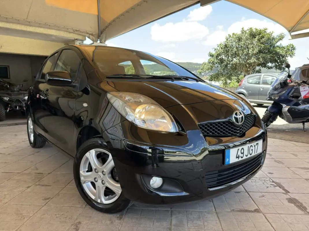 Toyota Yaris 2010 - 5500 EUR, 207295 km - AUTO.MOTO.pt - 207295km - foto 11 de 26