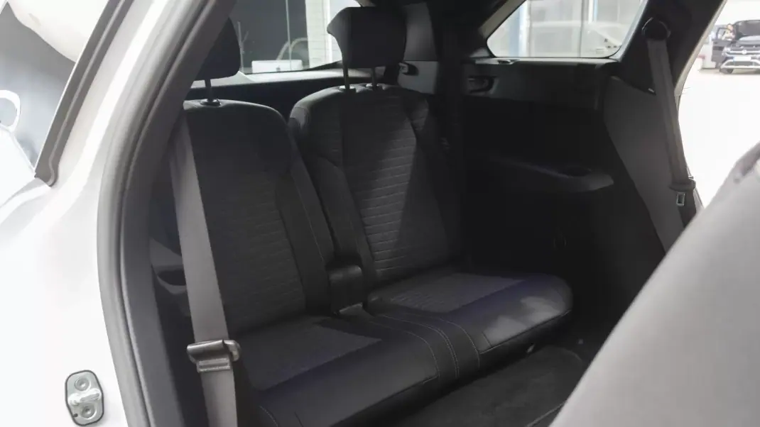 Peugeot 5008 2025 - 32850 EUR, 15000 km - 15000km - foto 10 de 38