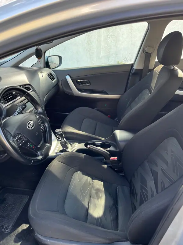 Kia Ceed 2016 - 7500 EUR, 159000 km - AUTO.MOTO.pt - 159000km - foto 7 de 10