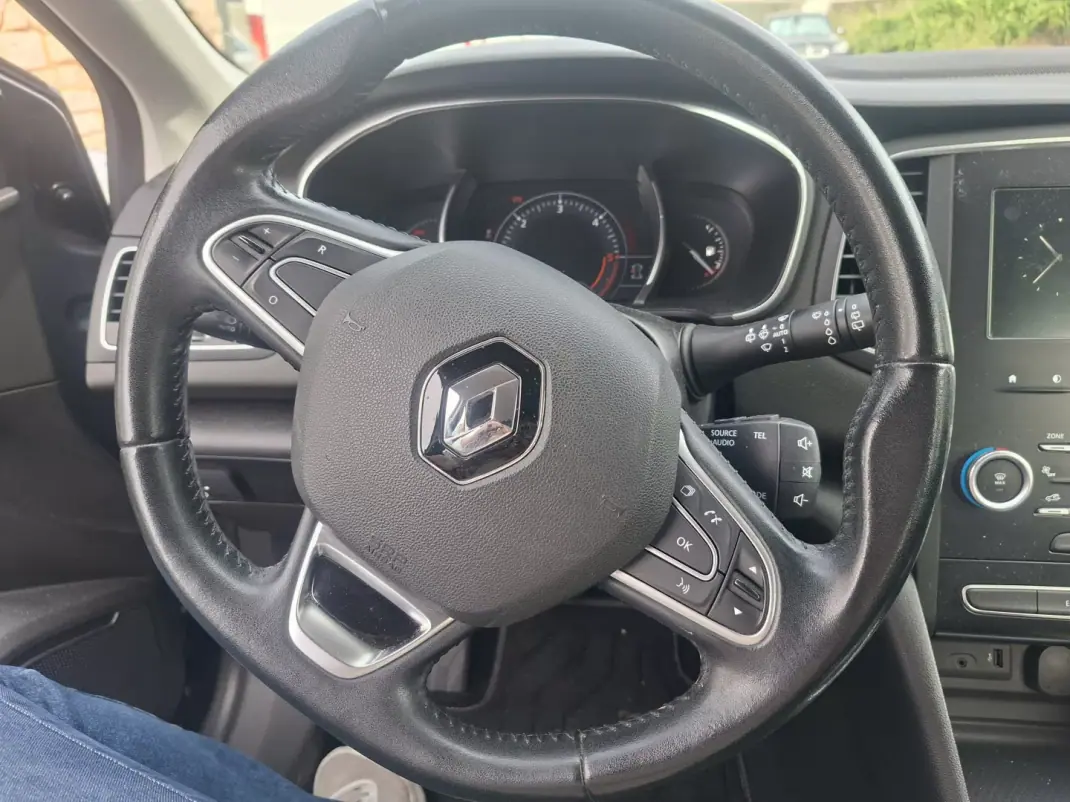 Renault Mégane Sport Tourer 2017 - 11530 EUR, 167840 km - AUTO.MOTO.pt - 167840km - foto 27 de 31