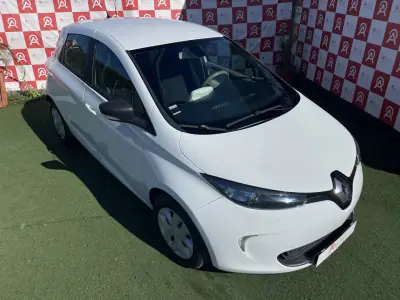 Renault Zoe 2018 - 11490 EUR, 75380 km - AUTO.MOTO.pt - 75380km - foto 4 de 19