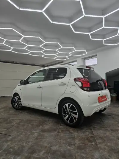 Peugeot 108 2015 - 8650 EUR, 88563 km - AUTO.MOTO.pt - 88563km - foto 39 de 53