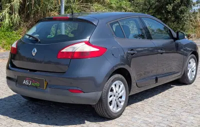 Renault Mégane 2012 - 5500 EUR, 275944 km - AUTO.MOTO.pt - 275944km - foto 6 de 20