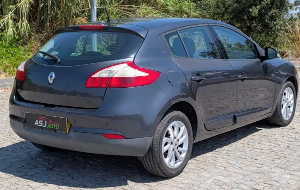 Renault Mégane 2012 - 5500 EUR, 275944 km - AUTO.MOTO.pt - 275944km - foto 6 de 20