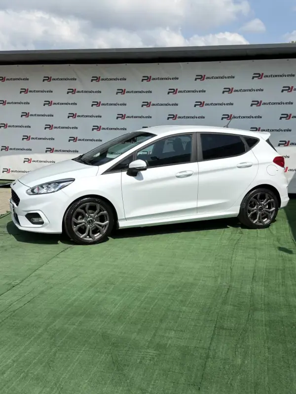 Ford Fiesta 2018 - 12500 EUR, 99424 km - AUTO.MOTO.pt - 99424km - foto 2 de 25