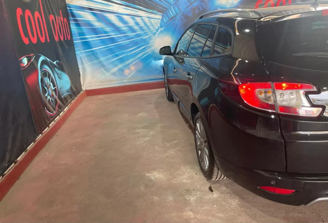 Renault Mégane Sport Tourer 2014 - 9999 EUR, 163000 km - AUTO.MOTO.pt - 163000km - foto 18 de 47