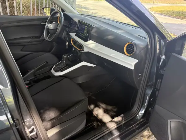 SEAT Arona 2025 - 22000 EUR, 10000 km - AUTO.MOTO.pt - 10000km - foto 16 de 27