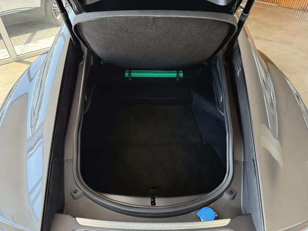 Jaguar F-Type 2018 - 46000 EUR, 64300 km - AUTO.MOTO.pt - 64300km - foto 54 de 135