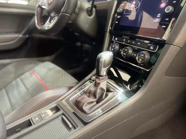 Volkswagen Golf 2019 - 30500 EUR, 106000 km - AUTO.MOTO.pt - 106000km - foto 42 de 47